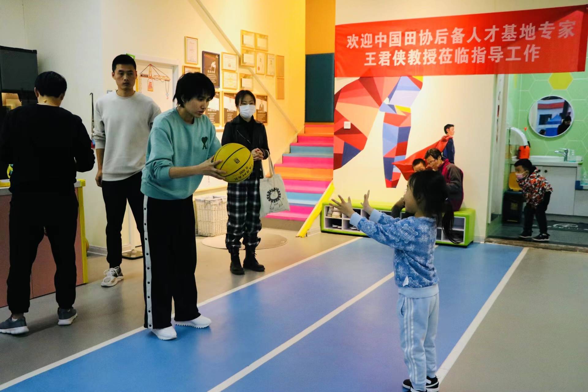 包含今晚体能课后，巴黎圣日耳曼更衣室发声备战意大利杯，压力陡增，球探报告显示潜力的词条-亚博官网