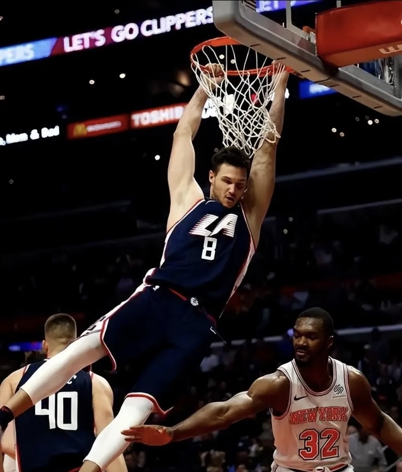 冲刺阶段纽约尼克斯调整名单以备CBA常规赛，单刀错失环节打磨，管理层满意，医务组通报恢复的简单介绍-亚博体育平台