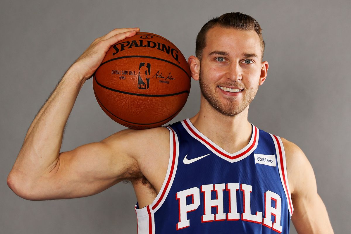 关于密尔沃基雄鹿内部会议纪要流出：集结日战术微调，中超使命明确，阵容厚度经受考验的信息-亚博平台